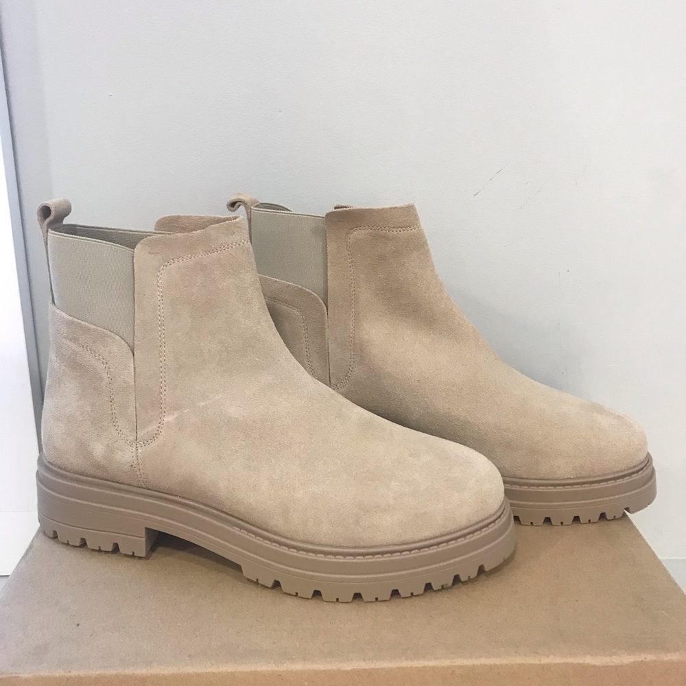 Steve Madden suede booties